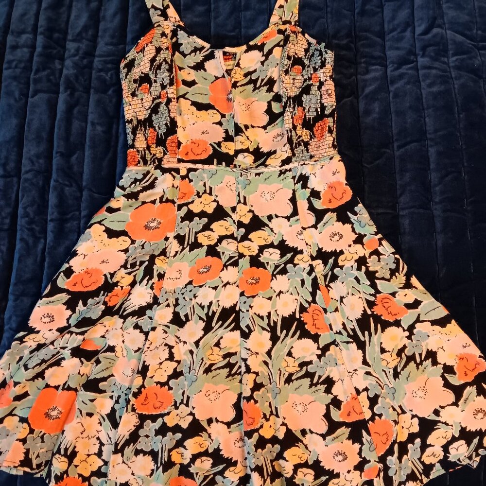 Urban Outfitters_Kimchi Blue Floral Dress Women's Medium w/ keyhole neckline